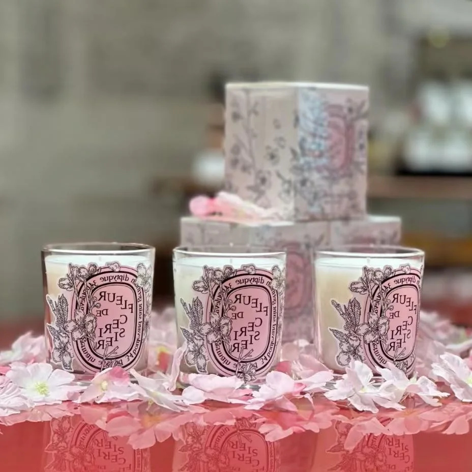 Romantic Limited Diptyques Can - огляд і ціна Coconut Wax Flake